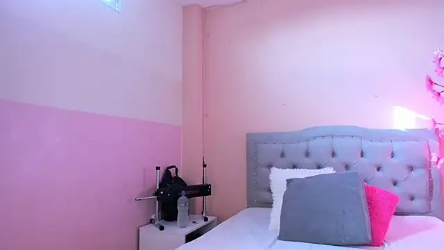 littletammy4u  online show from November 2025 12:20:01 PM