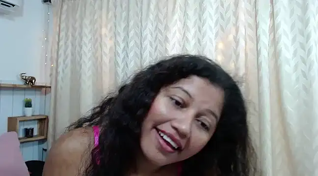 Snapshot of VictoraDelReal chatting on February 2025 12:19:01 AM VictoraDelReal online show from February 2025 12:19:01 AM