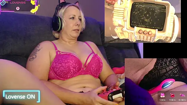 Snapshot of Trixiekittycutie chatting on September 2025 05:51:02 PM Trixiekittycutie online show from September 2025 05:51:02 PM