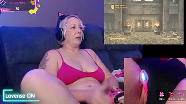 Snapshot of Trixiekittycutie chatting on September 2025 05:41:02 PM Trixiekittycutie online show from September 2025 05:41:02 PM