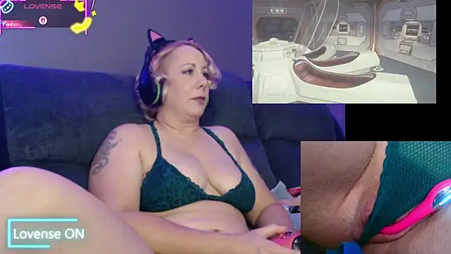 Snapshot of Trixiekittycutie chatting on October 2025 07:36:01 PM Trixiekittycutie online show from October 2025 07:36:01 PM