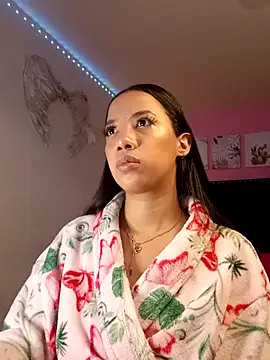 Snapshot of SallyWhitee chatting on February 2026 04:35:01 AM SallyWhitee online show from February 2026 04:35:01 AM