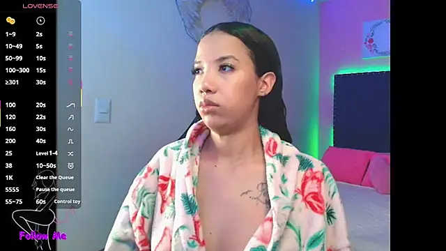 SallyWhitee online show from November 2025 04:00:02 AM