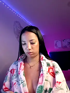 Snapshot of SallyWhitee chatting on February 2026 04:40:02 AM SallyWhitee online show from February 2026 04:40:02 AM