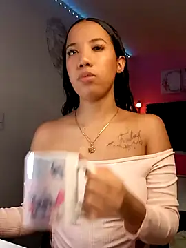 SallyWhitee online show from April 2026 04:25:01 AM