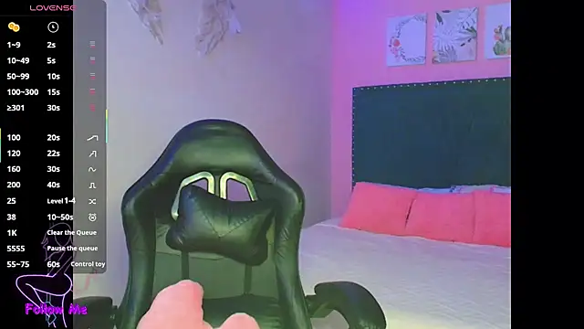 Snapshot of SallyWhitee chatting on December 2025 04:49:02 AM SallyWhitee online show from December 2025 04:49:02 AM