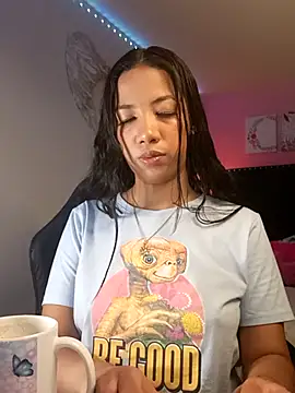 Snapshot of SallyWhitee chatting on March 2026 06:24:02 AM SallyWhitee online show from March 2026 06:24:02 AM