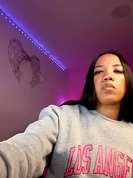 Snapshot of SallyWhitee chatting on February 2026 04:32:01 AM SallyWhitee online show from February 2026 04:32:01 AM