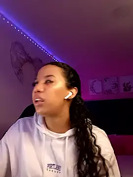 Snapshot of SallyWhitee chatting on January 2026 05:25:02 AM SallyWhitee online show from January 2026 05:25:02 AM