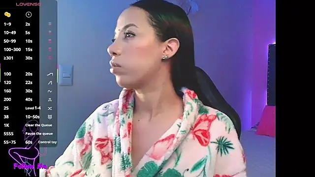 Snapshot of SallyWhitee chatting on September 2025 05:13:01 AM SallyWhitee online show from September 2025 05:13:01 AM