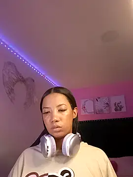 Snapshot of SallyWhitee chatting on February 2026 05:05:02 AM SallyWhitee online show from February 2026 05:05:02 AM