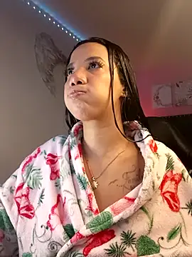 Snapshot of SallyWhitee chatting on February 2026 05:29:01 AM SallyWhitee online show from February 2026 05:29:01 AM