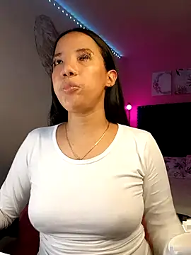 SallyWhitee online show from April 2026 05:10:01 AM