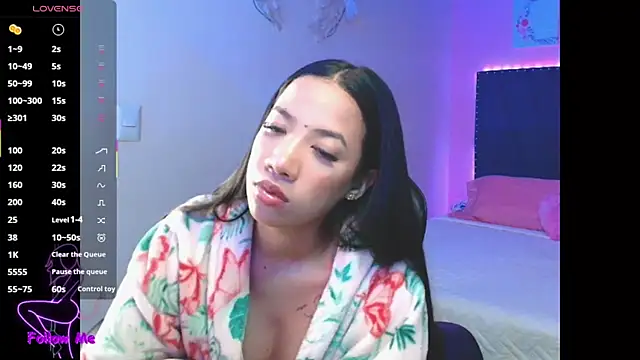 Snapshot of SallyWhitee chatting on September 2025 03:45:02 AM SallyWhitee online show from September 2025 03:45:02 AM