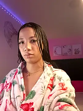 Snapshot of SallyWhitee chatting on February 2026 04:55:01 AM SallyWhitee online show from February 2026 04:55:01 AM