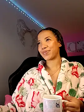 SallyWhitee online show from April 2026 05:03:01 AM