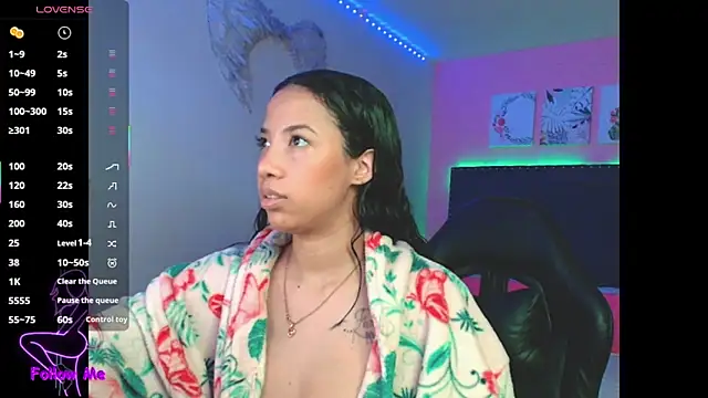 Snapshot of SallyWhitee chatting on December 2025 04:17:01 AM SallyWhitee online show from December 2025 04:17:01 AM