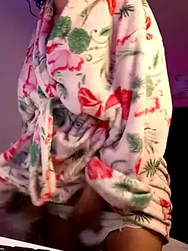 Snapshot of SallyWhitee chatting on January 2026 04:39:01 AM SallyWhitee online show from January 2026 04:39:01 AM