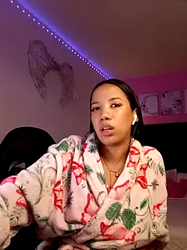 Snapshot of SallyWhitee chatting on February 2026 05:29:02 AM SallyWhitee online show from February 2026 05:29:02 AM