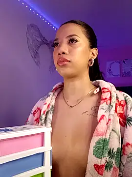 SallyWhitee online show from May 2026 05:17:01 AM