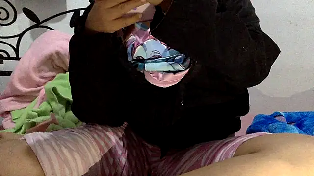 sharonlopez9611 online show from December 2025 04:24:01 AM