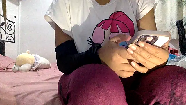 sharonlopez9611 online show from December 2025 04:35:01 AM