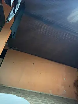 Mineirinho043 online show from April 2026 11:18:02 PM