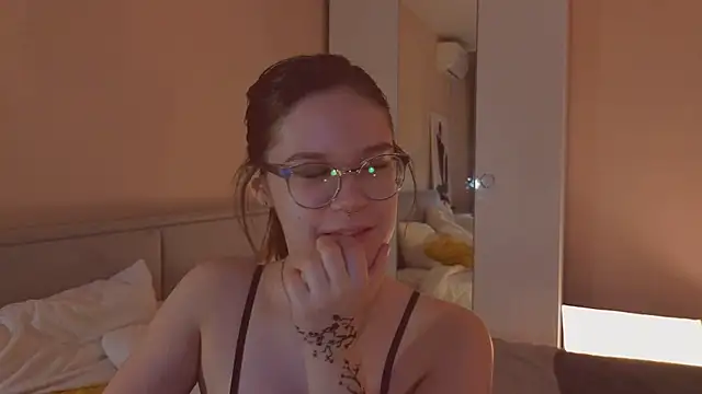 Mia Luw online show from February 2026 03:57:02 AM