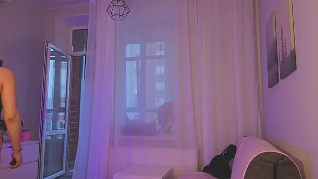 Mia Luw online show from June 2026 02:49:02 PM