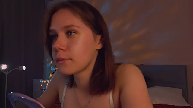 Mia Luw online show from September 2025 09:49:02 AM