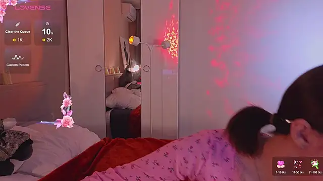 Snapshot of Mia_Luw chatting on November 2025 03:43:01 AM Mia Luw online show from November 2025 03:43:01 AM