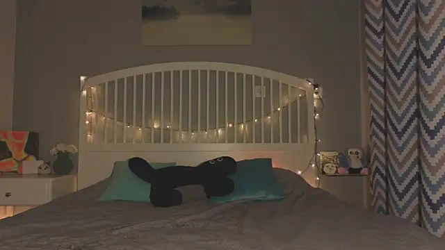 Mia Luw online show from April 2026 07:31:02 PM