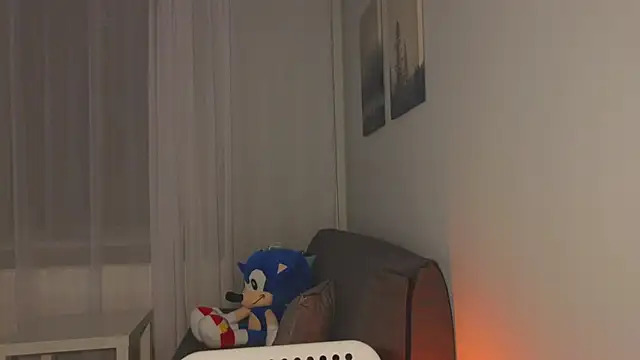 Mia Luw online show from April 2026 05:08:02 PM