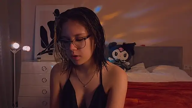 Mia Luw online show from September 2025 06:51:01 AM