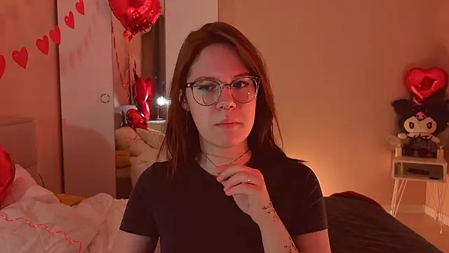 Mia Luw online show from February 2026 12:03:02 PM