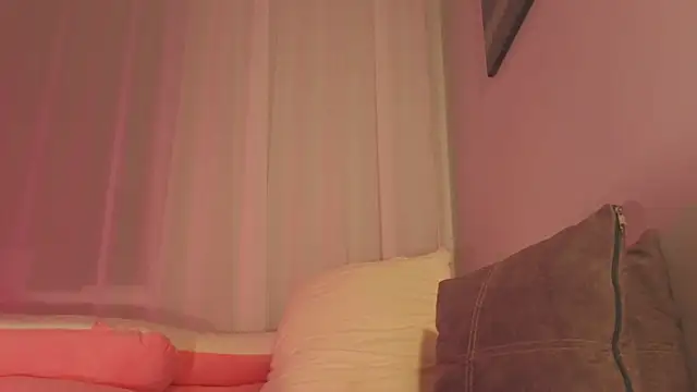 Mia Luw online show from June 2026 03:24:02 PM