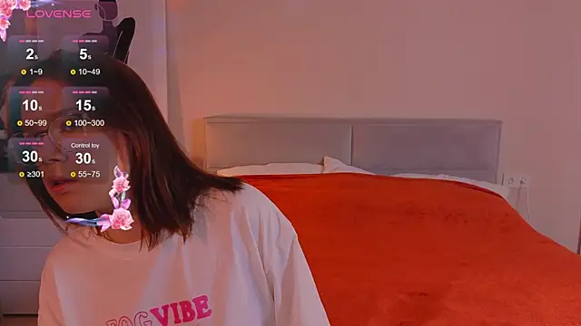 Mia Luw online show from October 2025 04:20:02 PM