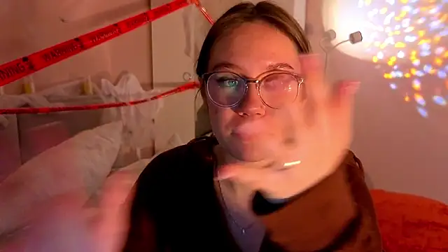 Snapshot of Mia_Luw chatting on November 2025 05:40:01 PM Mia Luw online show from November 2025 05:40:01 PM