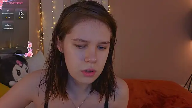 Mia Luw online show from December 2025 05:10:01 AM