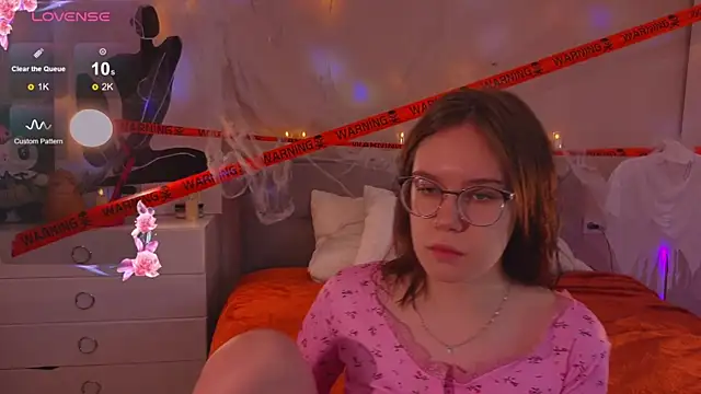 Snapshot of Mia_Luw chatting on October 2025 02:56:01 AM Mia Luw online show from October 2025 02:56:01 AM