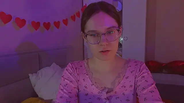 Mia Luw online show from February 2026 12:56:01 AM