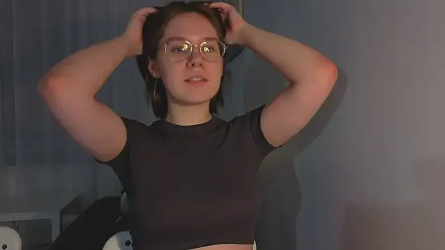 Mia Luw online show from March 2026 03:24:02 PM