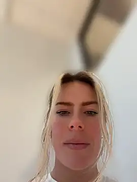oliviafranciis online show from July 2026 09:38:01 PM