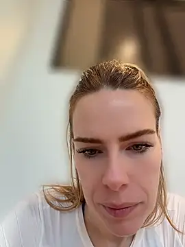 oliviafranciis online show from July 2026 10:39:02 PM
