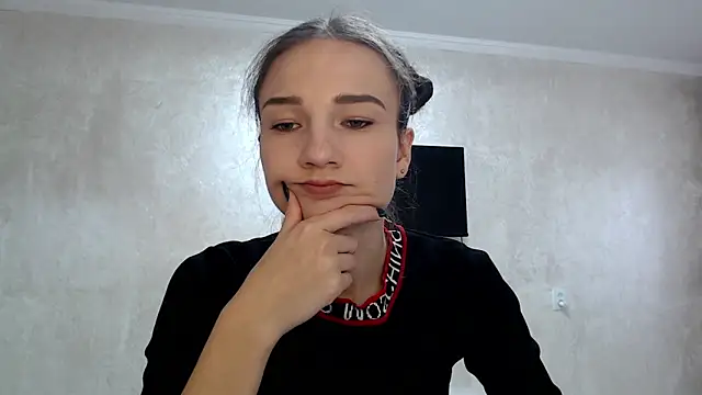 Snapshot of RoyalDessertt chatting on November 2025 09:26:02 AM RoyalDessertt online show from November 2025 09:26:02 AM