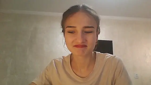 Snapshot of RoyalDessertt chatting on September 2025 10:05:01 AM RoyalDessertt online show from September 2025 10:05:01 AM