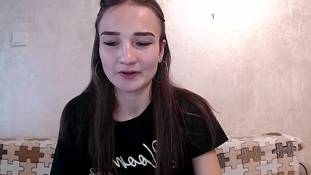 Snapshot of RoyalDessertt chatting on November 2025 08:18:01 AM RoyalDessertt online show from November 2025 08:18:01 AM