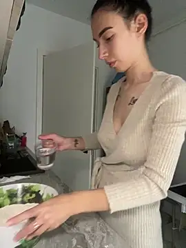 Celine Roxelle online show from September 2025 01:59:02 PM