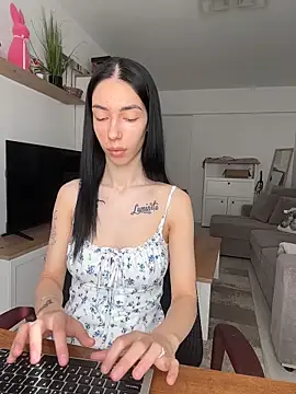 Celine Roxelle online show from April 2026 06:54:01 AM