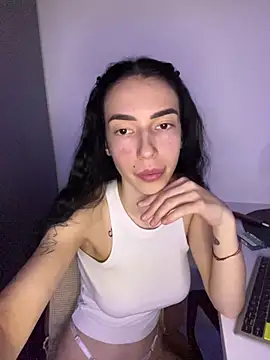 Celine Roxelle online show from November 2025 01:33:01 PM